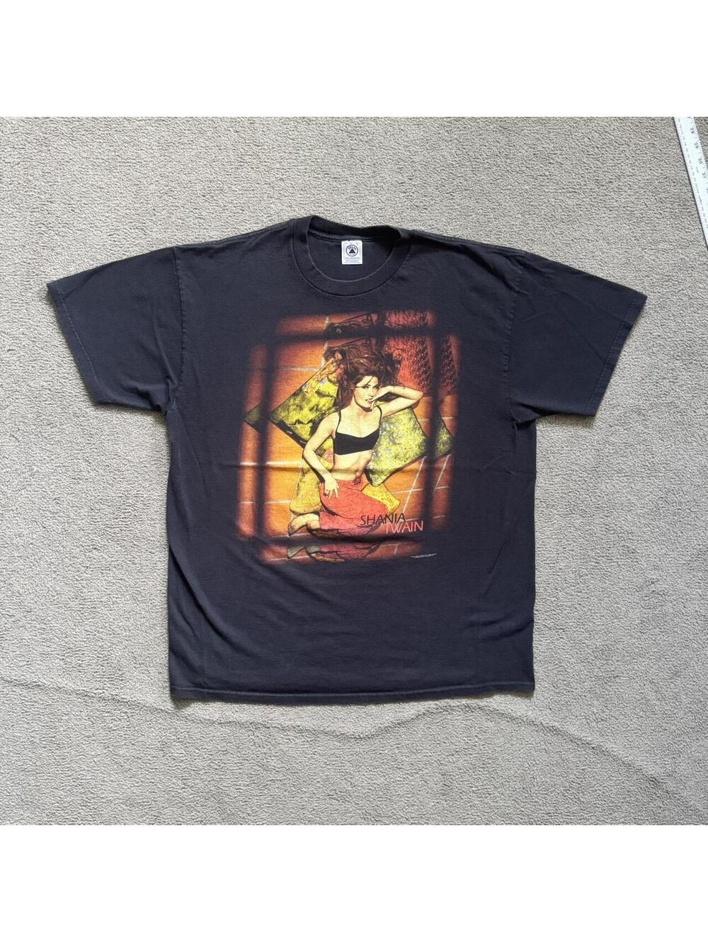 Vintage Y2K 1998 Shania Twain Band Tee with a sick front graphic